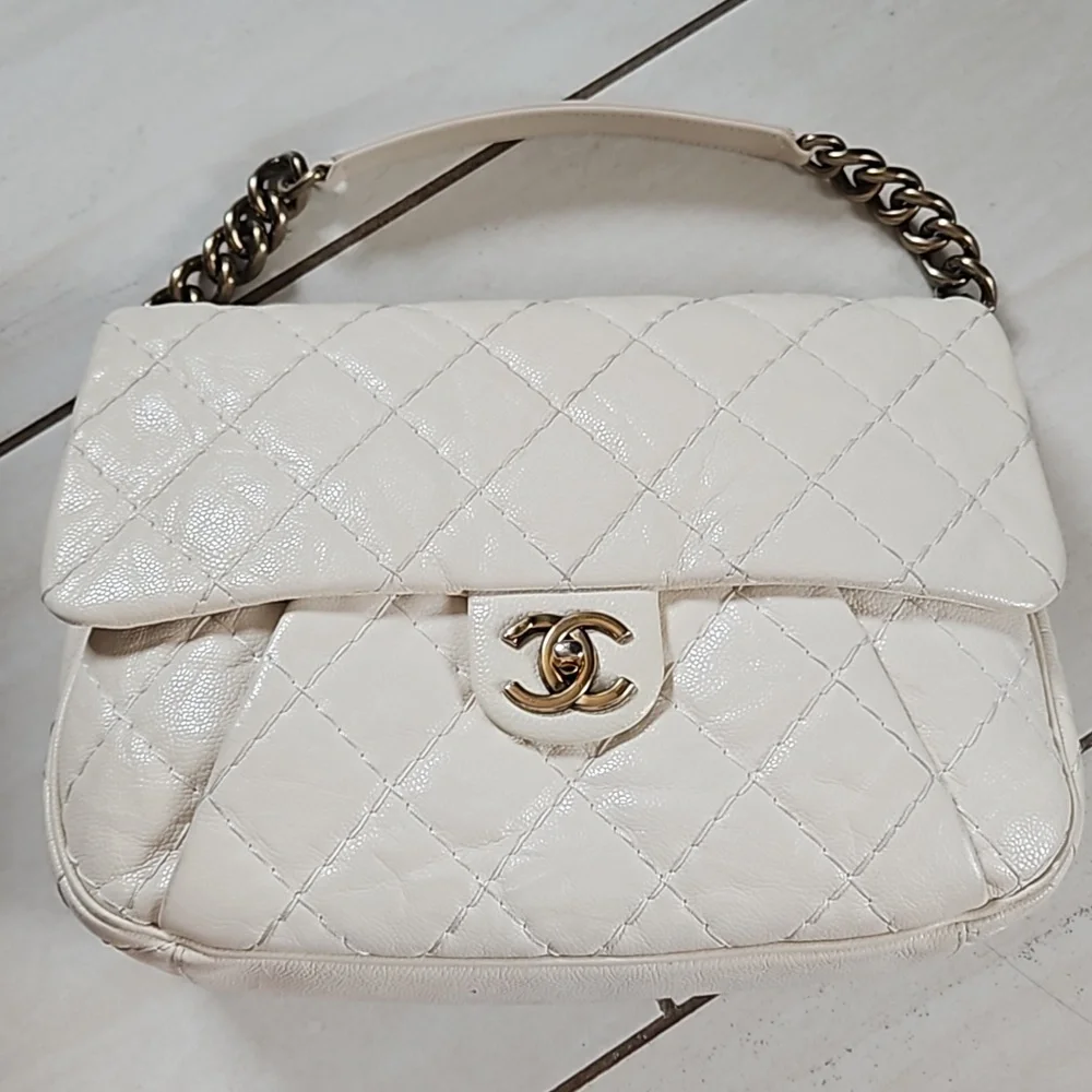 CHANEL 14S Flap Bag Crossbody Cream Leather Gold Chain CC Logo w/Box + Card - Picture 7 of 16